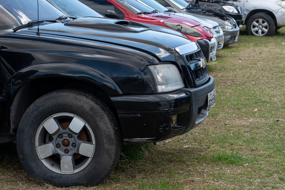 problema carro de leilão