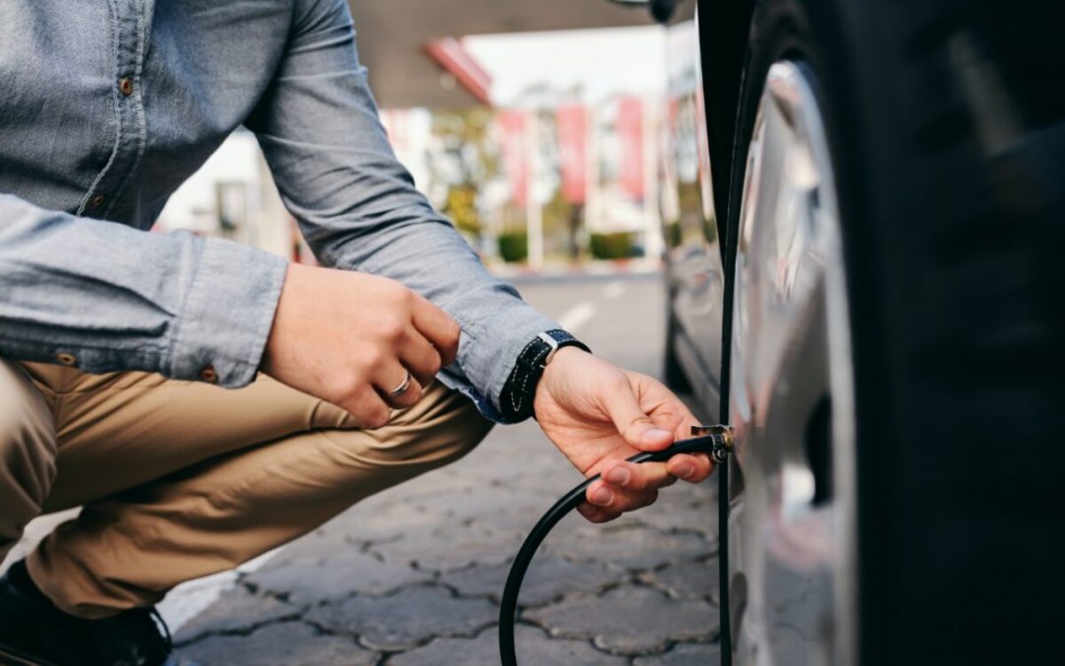 Calibrar pneu do carro com nitrogênio