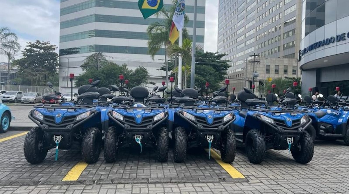 andar de quadriciclo na rua