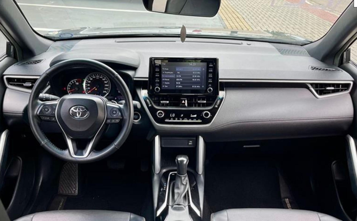 Corolla Cross 2024 interior