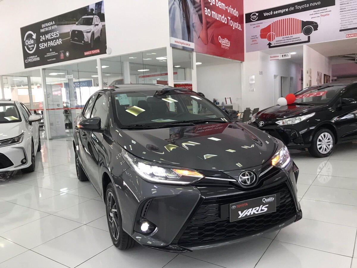 carros para família espaçosos Toyota Yaris Sedan